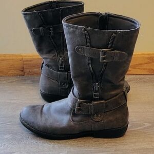 Bear Traps Grey Sueded Boots